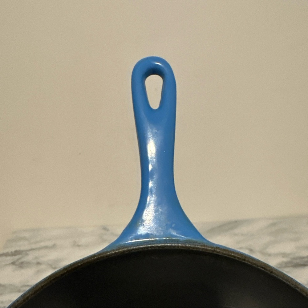 Le Creuset 9” Blue Cast Iron Skillet vintage - Picture 7 of 14